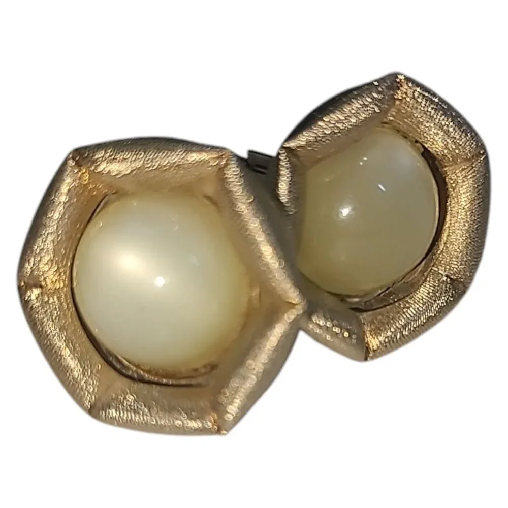 Vintage Gold Tone Pearly‎ Lucite Round Cufflinks